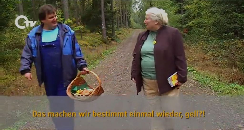 Robert und Waldtraud beim Pilze suchen.