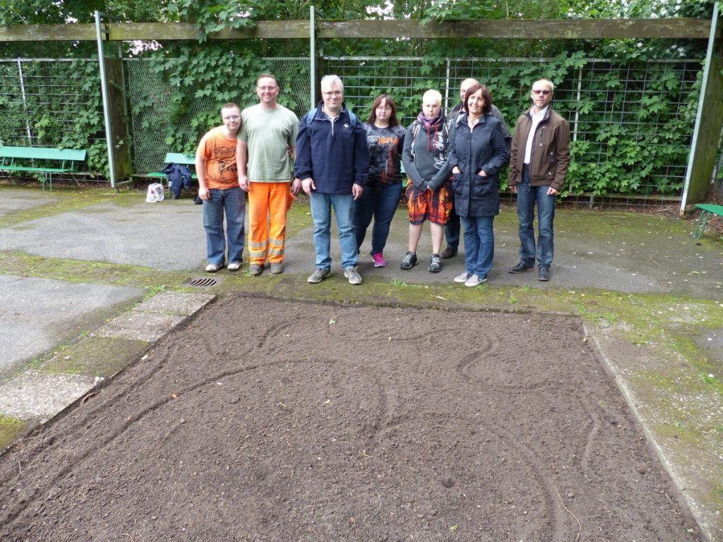 Das Wundernetz-Team vor der Pflanzaktion